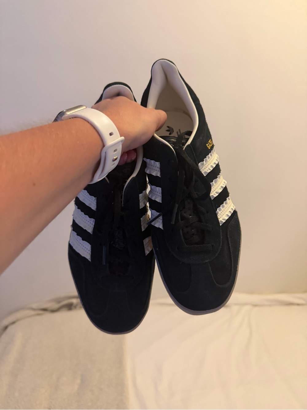 adidas NAVY Gazelle Sneakers with White Ruffle Stripes - Picture 4 of 6
